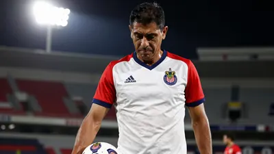 El ex delantero de Guadalajara Chivas, Javier 'Chicharito' Hernández, habla sobre su experiencia en el club y su decisión...