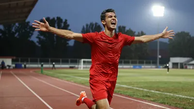 Ángel Sepúlveda anotó los dos goles en el 2-0 de Guadalajara Chivas sobre Club América en un amistoso en Oakland, una...