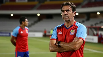 La afición de Chivas Rayadas se mostró entusiasta con Gilberto Mora, jugador del Club Tijuana, durante el partido de la...