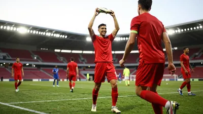 El delantero de Guadalajara Chivas marcó su quinto tanto del Apertura 2026 en el Clásico Nacional y revivió un festejo...