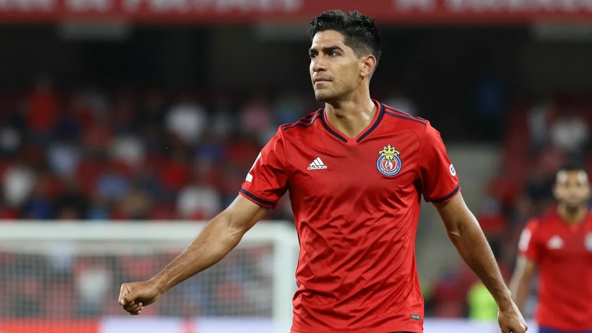 Armando González rompe el récord de venta de las Chivas