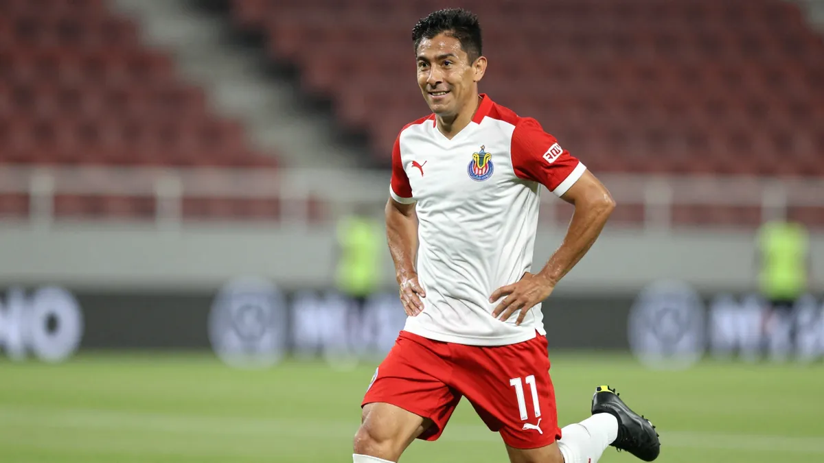Guadalajara Chivas recibe oferta formal por Hormiga González del Olympiakós
