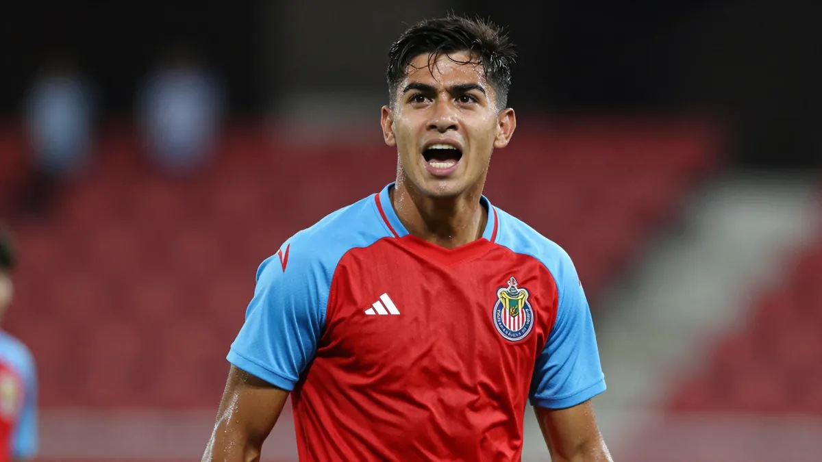 Guadalajara Chivas earns draw with Roberto Alvarado's brilliance