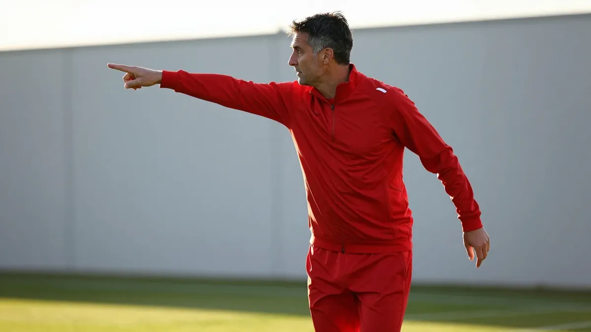 El entrenador de Guadalajara Chivas, Gabriel Milito, subraya la mentalidad del equipo tras la victoria 3-0 sobre Pumas...