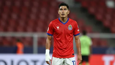 Santiago Sandoval, jugador de Chivas, fue operado con éxito en Guadalajara tras sufrir una lesión en la Selección...