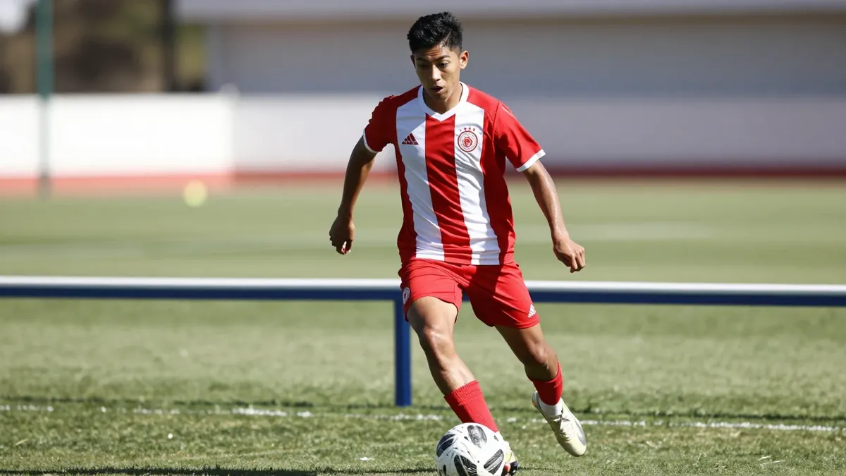 Seis jugadores del primer equipo actual y cuatro ex rojiblancos integran el llamado de la selección mexicana, lo que...
