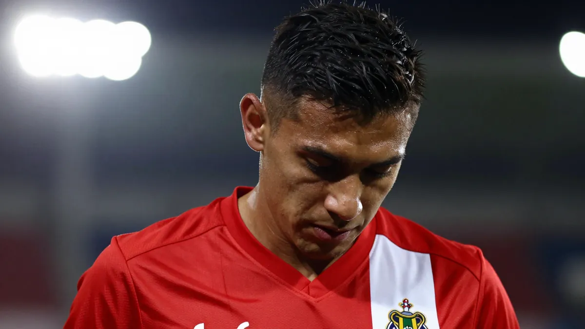 Interrupción en partido de Chivas por grito homofóbico