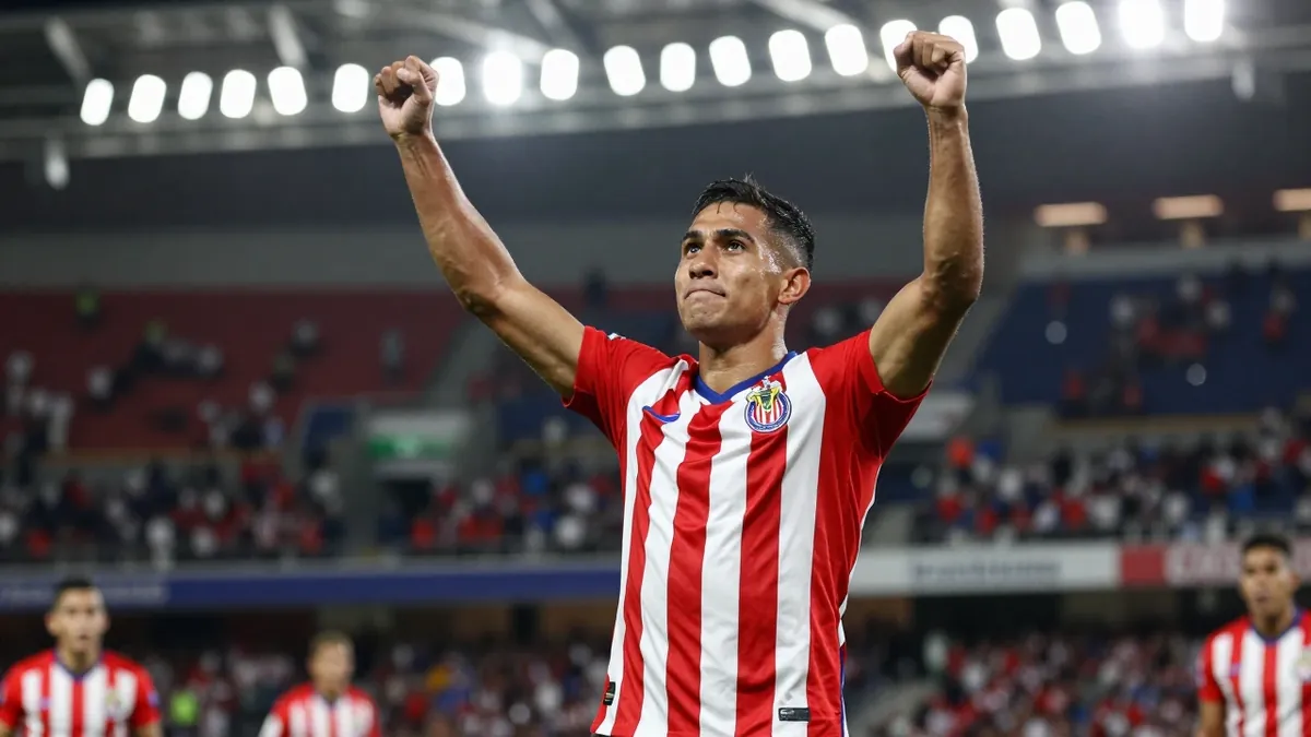Guadalajara Chivas derrotó 5-2 a Tijuana en el Estadio AKRON con doblete de Ricardo Marín, alcanzando los 10 puntos y el...