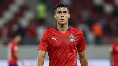Chivas afronta la culpa tras la salida de Chicharito